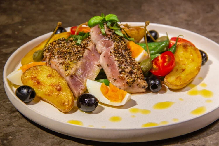 modern salads nicoise with seared tuna steaks