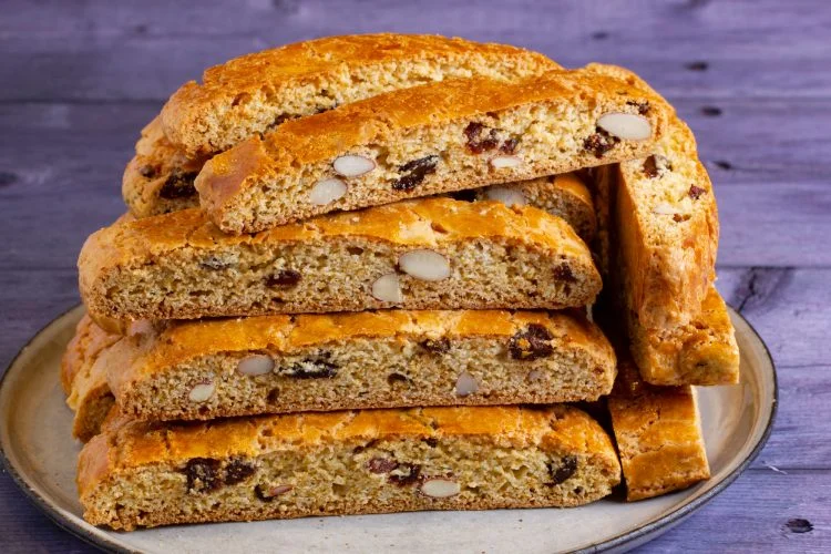 almond-raisin biscotti